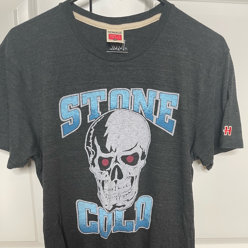 Homage Stone Cold Steve Austin shirt. Size large. WWE